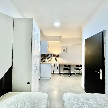 Cozy Midtown Flat In T1 안탈리아
