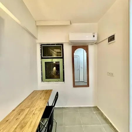아파트 Cozy Midtown Flat In T1 안탈리아